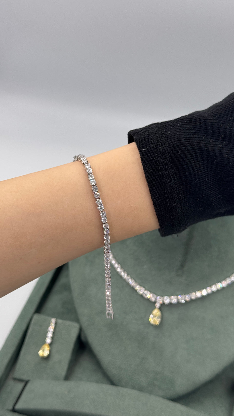 bridal-wedding-graduated-tennis-bracelet-04.jpg