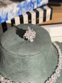 Diamant ring on a green cushion with a blurred background
