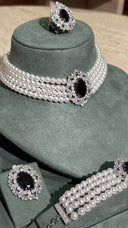 Elegant wedding pearl necklace with black stone and zircon halo for bride