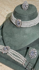 Bridal pearl bracelet with crystal zircon detail and elegant finish