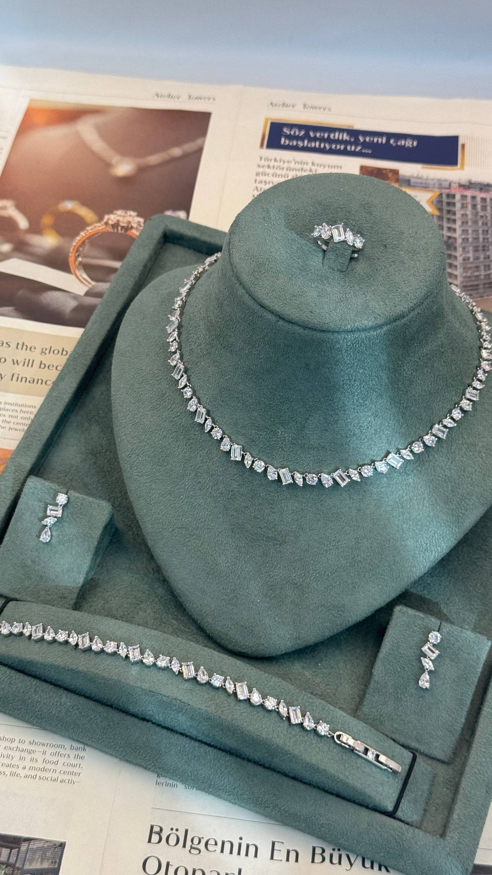 Luxury bridal crystal jewelry set full display necklace earrings bracelet