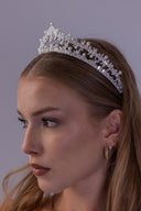 Bride wearing a luxury pearl and AAAA zircon tiara with an open double-arch design and refined silver rhodium finish.