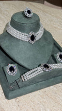 Luxury bridal pearl choker jewelry set with navy zircon centerpiece and elegant design
