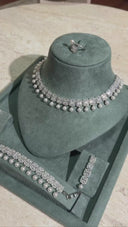 Luxury bridal pearl choker necklace jewelry set with zircon stones and elegant wedding design